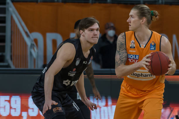 她从不因压 她从不因压